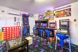 Arcade, Bikes, Massage Chair, Billiards, Spa, BBQ - Image 3