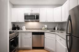 𖡡 Fashionable Hoboken - 1BR Apt just 15 Min to NYC - Image 3