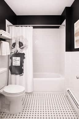 𖡡 Fashionable Hoboken - 1BR Apt just 15 Min to NYC - Image 5