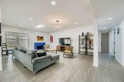 Relaxing 3BR House | Vegas Stay Near Arts District - Image 2