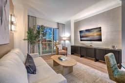 Renovated 2BR Penthouse! Amazing Corner Strip View - Image 5