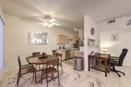 Charming 2BR-Apt in Las Vegas-Pool, Patio