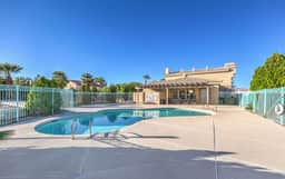 Vegas 2BR Condo, Community Pool, Centrally Located - Image 2