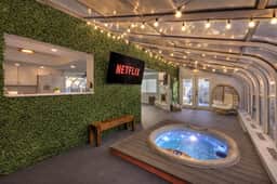 Spa Retreat Villa•STRIP•Heated Pool•Billiards - Image 2