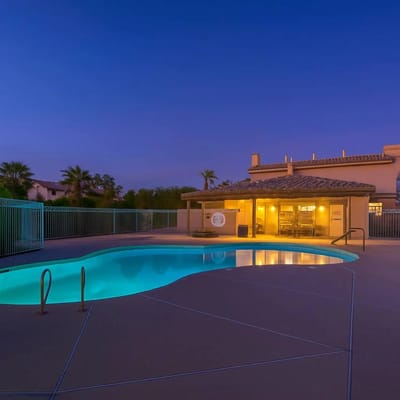 Charming 2BR-Apt in Las Vegas-Pool, Patio