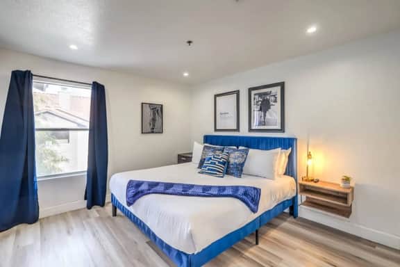 Dual King Suites Near Las Vegas Strip w Pool - Image 4