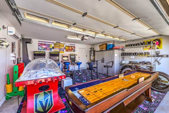 Arcade, Bikes, Massage Chair, Billiards, Spa, BBQ - Image 2