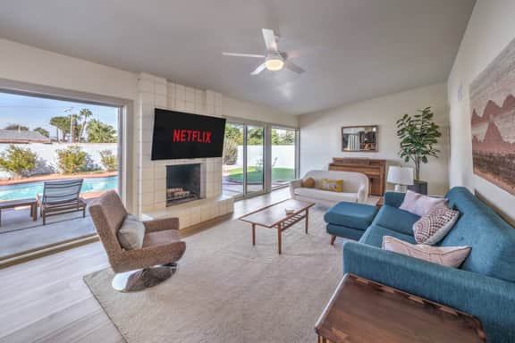 Mid Century Modern near STRIP w Pool King Suite - Image 2