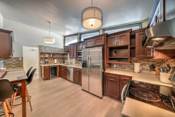 Mid Century Modern near STRIP w Pool King Suite - Image 3