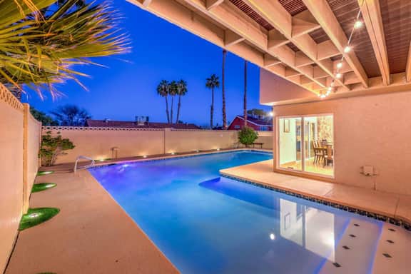 Oasis near STRIP-Lap Pool, Spa, Sauna, Poker, Deck - Image 2