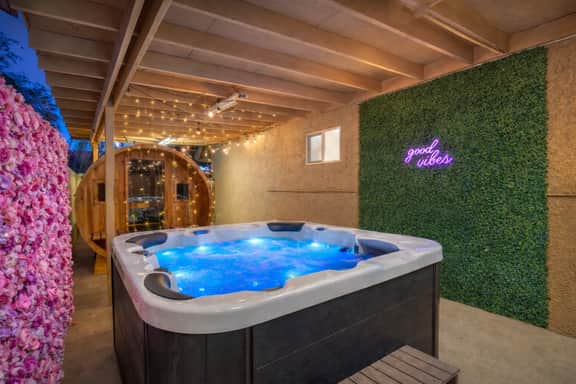 Oasis near STRIP-Lap Pool, Spa, Sauna, Poker, Deck - Image 4
