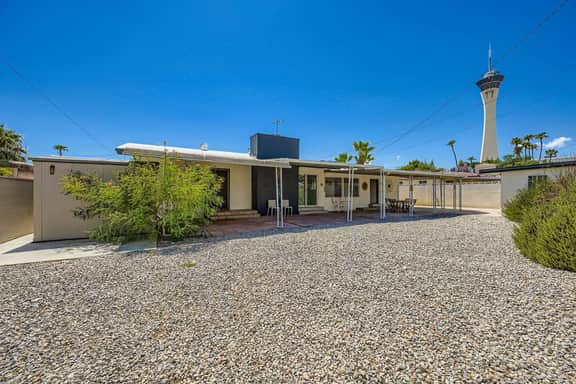 Relaxing 3BR House | Vegas Stay Near Arts District - Image 4
