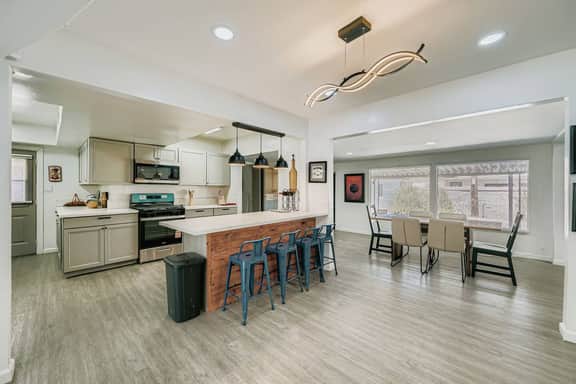 Relaxing 3BR House | Vegas Stay Near Arts District - Image 5