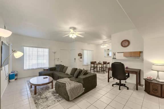 Charming 2BR-Apt in Las Vegas-Pool, Patio