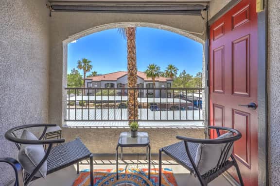 Luxury Seven Hills Escape - 1BR, Pool & Garage - Image 4