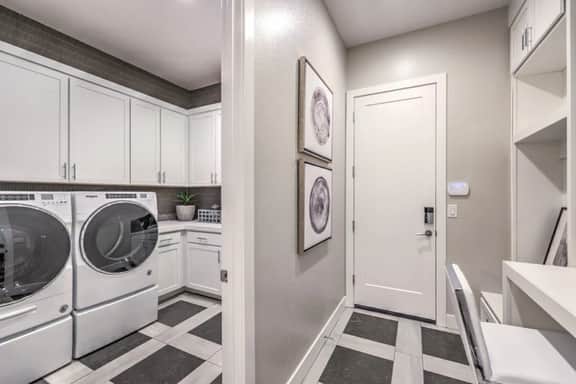 Luxury Seven Hills Escape - 1BR, Pool & Garage - Image 2