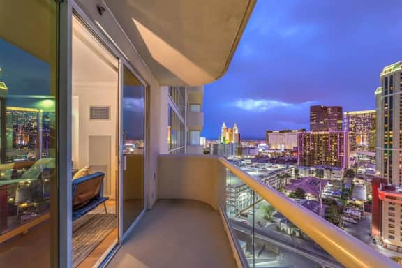 Renovated MGM Private King Suite, Strip View - Image 3