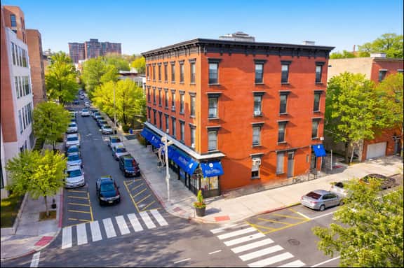 𖡡 First Street Flat - 1BR Apt just 15 Min to NYC - Image 5