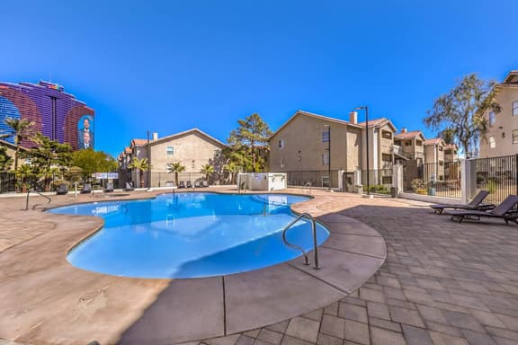 Dual King Suites Near Las Vegas Strip w Pool - Image 1