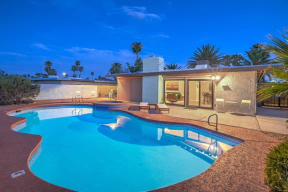 Mid Century Modern near STRIP w Pool King Suite - Image 1