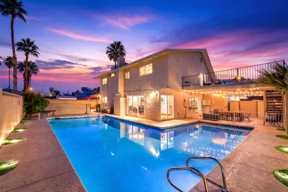 Oasis near STRIP-Lap Pool, Spa, Sauna, Poker, Deck - Image 1