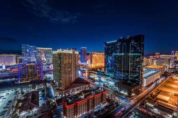 Strip Views! 1 BR Corner Suite at Signature at MGM - Image 1
