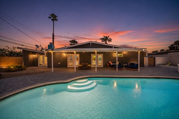𝜗 Paradise Palms, Private Pool Oasis near STRIP - Image 1