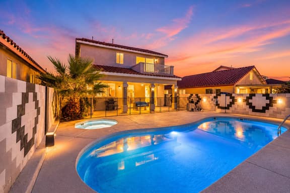 Air Vegas - Sparkling Heated Pool+Spa Retreat - Image 1